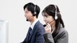 © mapo - 電話対応をするカスタマーセンターのスタッフ