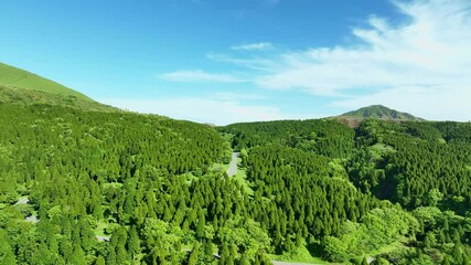 Poster - 景色、風景、空撮、高原、谷間、草原、青空、自然、大地、大自然、グリーン、環境、ドローン、丘陵、平原、展望、パノラマ、丘、地平線、景観、俯瞰、ハイアングル、新緑、エコロジー、エコシステム、地球環境、環境保護、気候変動、サステナブル、SDGs、持続可能な開発目標、サステナビリティ、グリーントランスフォーメーション、GX、SX、ESG投資、CSR、TCFD、高地、脱炭素社会、グリーンカーボン、地球、前進