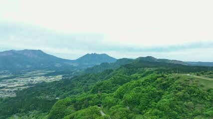 Poster - 森林、空撮、風景、景色、山林、自然、ドローン、環境、パノラマ、展望、SDGs、サステナブル、ESG投資、CSR、TCFD、持続可能な開発目標、サステナビリティ、環境問題、社会、エコロジー、エコシステム、クリーン、グリーン、青空、俯瞰、ハイアングル、鳥瞰図、上から見た、見下ろす、地平線、景観、迫力、絶景、ダイナミック、遠近感、都市、山地、山脈、アウトドア、林業、緑化、植物、新緑、日本、原生林、樹海、