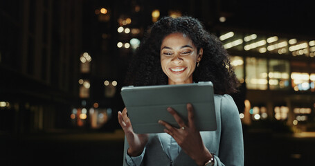 Leinwandbilder - Business woman, tablet and happy in city, reading and contact with application on commute in street. Person, smile and digital touchscreen for notification, night or chat on urban sidewalk in Brazil