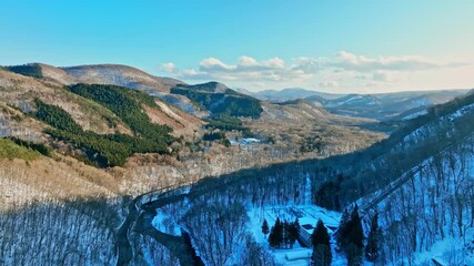 Poster - 自然、風景、空撮、冬、奥入瀬、奥入瀬渓流、雪、川、雪国、北国、山地、森林、ドローン、環境、せせらぎ、河川、小川、枯れ木、積雪、大雪、青森、東北、日本、景色、青空、朝、夜明け、樹木、雪解け、雪解け水、渓流、水、清流、パノラマ、展望、観光、旅行、エコロジー、美しい、山脈、木、屋外、アウトドア、登山、雪山、冬景色、降雪、山岳、残雪、渓谷