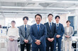© maroke - ビジネスパーソン集合写真（オフィス）