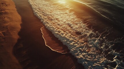 Poster - The ocean is calm and the sun is setting, creating a beautiful