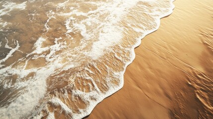 Poster - The ocean waves are crashing onto the shore, creating a beautiful