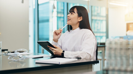Aufkleber - Student, tablet and thinking in university for science, research and planning in Japanese lab facility. Happy woman, good idea and tech in medical academy for breakthrough, education or exam solution