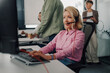 © Zamrznuti tonovi - Customer service representative typing on keyboard and smiling while talking on headset
