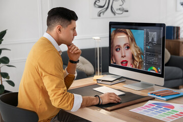 Fototapete - Professional retoucher working on computer in office