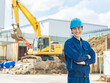 © metamorworks - 工事、建設、現場、作業員、重機、建機、警備員、安全、笑顔、元気、やる気、ポジティブ、満足、充実、腕組み、自信、仕事、職業、働く、職場、肉体労働、賃上げ、労働者、エンジニア、技師、資格、免許、土木、ゼネコン、産業、盛り土、産業廃棄物、建設発生土、残土、処理場、建築、リサイクル、青空、工場、業者、回収、土砂、作業服、日本人、男性、監督、ヘルメット、再生土、パワーショベル、人物