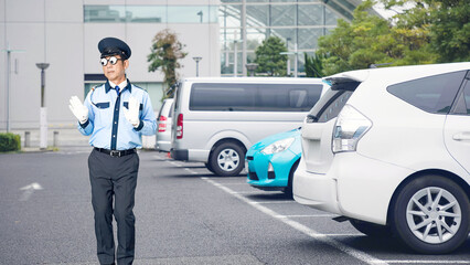 Leinwandbilder - 警察官、警察、警官、ダンス、踊る、警備員、警備、パーティー、コスプレ、お笑い、コメディ、全身、ギャグ、ふざける、制服、ハロウィン、セキュリティ、警備会社、防犯、防災、守衛、ガードマン、門番、職業、仕事、アルバイト、見張り、保安、ボディガード、交通整理、楽しい、男性、日本人、眼鏡、メガネ、面白い、パーティーグッズ、コメディアン、芸人、コント、漫才、スローモーション、駐車場、駐車、自動車、パーキング、