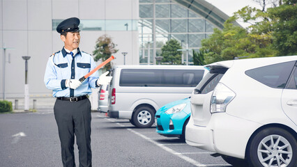 Leinwandbilder - 警察官、警察、セキュリティ、自動車、警備員、交通整理、警備、工事現場、全身、男性、検問、誘導、誘導灯、案内、駐車場、交通、通行止め、規制、日本人、警備会社、防犯、防災、制服、職業、仕事、アルバイト、ミドルエイジ、シニア、パトロール、監視、取り締まり、安全、シルバー人材、笑顔、事故、事件、工事、帽子、建設、管理、警戒、道路、スローモーション、駐車、入場、パーキング、ビル、施設、都市、人物