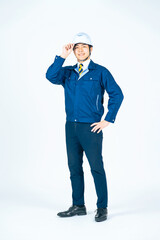 Fototapete - エンジニア、技術者、作業員、工事、建設、ゼネコン、安全、笑顔、男性、全身、日本人、労働者、自信、監督、業者、信頼、ヘルメット、作業服、スタッフ、工務店、企業、会社員、仕事、転職、就職、プロ、ビジネス、デベロッパー、白バック、切り抜き、人材、メンテナンス、点検、ビルメン、検査、建築士、設計士、工場、産業、物流、倉庫、製造業、管理、立つ、修理、若い、挨拶、カメラ目線、写真、人物