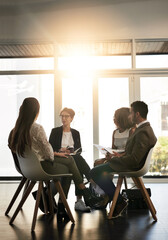 Aufkleber - Workshop, support and meeting with business people in office for feedback review, agenda and team update. Progress report, discussion group and employees in circle for brainstorming project.