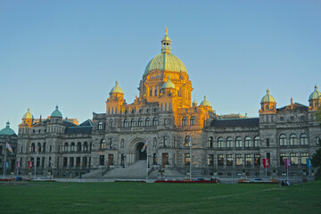 Wall Mural - Victoria, British Columbia, Canada: The Neo-Baroque architecture of the British Columbia Parliament Buildings (1897), at sunset.