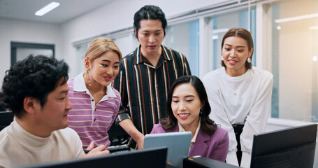 Aufkleber - People, tablet and meeting in office for feedback, business development and campaign planning for growth. Japanese team, coworkers and tech in consulting agency for problem solving, advice and review