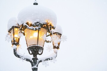 Aufkleber - A street light stands tall amidst a blanket of fresh snow, perfect for winter scenes and frosty atmosphere