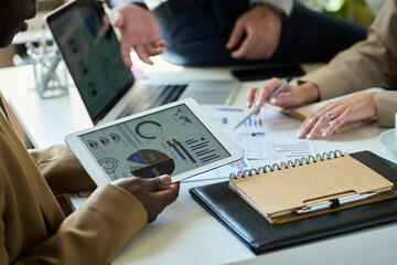 Aufkleber - Hands of mature African American businessman holding tablet with graphic data on screen and preparing presentation