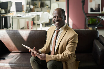 Aufkleber - Confident mature African American businessman with financial documents in hands looking at you while working on couch