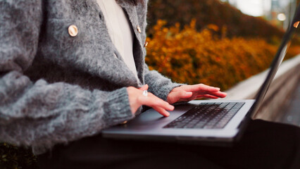 Aufkleber - Hands, laptop and bench outdoors for writing, remote work and online email for copywriter. Japanese person, park and digital writer with creative project, typing and job in Tokyo with technology