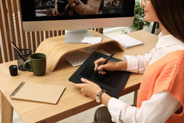 Fototapete - Professional retoucher working on graphic tablet at desk, closeup