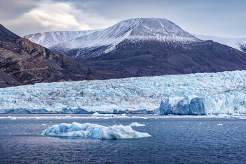 Wall Mural - the terminus of the nunatak glacier, which means lonely mountain in inuit, in geologfjord, northeast