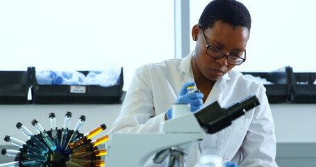Aufkleber - Aettentive female scientist experimenting in laboratory