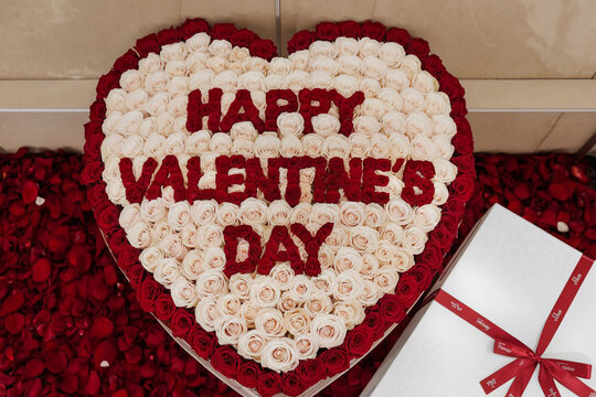 Happy valentines day greeting card banner lettering romantic red pink love heart theme background