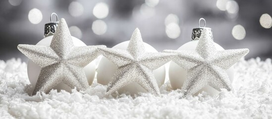 Aufkleber - Sparkling silver star ornaments on a snowy surface with blurred festive background creating a magical Christmas ambiance