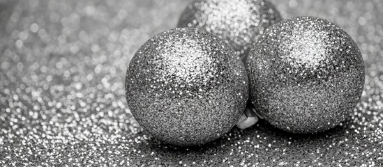 Aufkleber - Sparkling silver Christmas ornaments on a shimmering glitter background for festive holiday decoration concepts