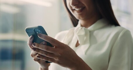 Aufkleber - Hands, smartphone and typing at startup, office and contact for deal, networking or chat at company. Woman, phone and mobile app for social media, email and check notification at creative agency