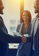 © Upload.Theory - Poignée de main entre professionnels lors d’une réunion d’affaires réussie