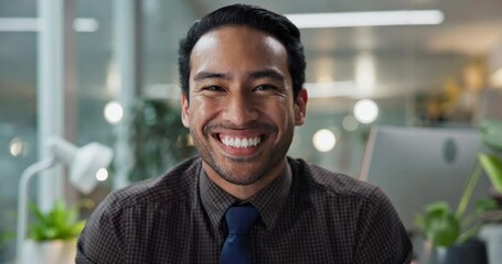 Aufkleber - Man, face and office for finance career, sustainable investment and proud of eco friendly workplace. Male person, accountant and confidence in company revenue, portrait and bookkeeping accounts