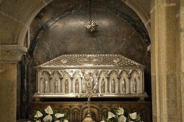 Wall Mural - Sarcófago que guarda los restos del Apóstol Santiago en la Catedral, Galicia