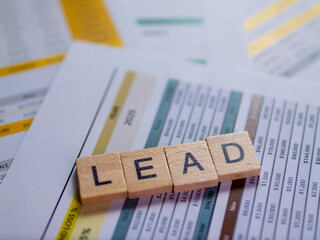 Aufkleber - Insights into corporate environment document analysis and lead management strategies
