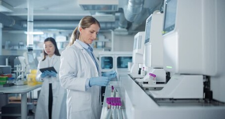 Aufkleber - Experienced Researcher Working with Test Tubes in an Advanced Laboratory. Interior with Modern Equipment Surrounds Her as She Conducts Precise Experiments, Dedicated to Scientific Discovery