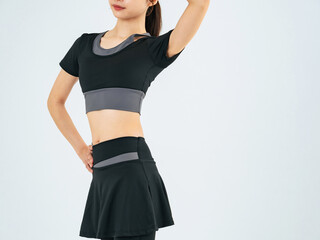 Poster - フィットネス、女性、エクササイズ、くびれ、ダイエット、シェイプアップ、ウエスト、腹筋、トレーニング、スポーツウェア、スマート、痩身、エステ、脱毛、セルフケア、サロン、美容、ボディケア、ボディーケア、スポーティー、体幹、筋トレ、影、コピースペース、日本人、ウェア、痩せる、美しい、美ボディ、自信、ジム、若い、ヘルスケア、健康、ヘルシー、フィットネスクラブ、スポーツジム、お腹、スリム、スタイル、運動、セ