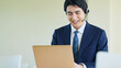 © metamorworks - オペレーター、ノートパソコン、ビジネス、男性、ヘッドセット、ビジネスマン、仕事、通話、コールセンター、テレアポ、テレフォンアポイントメント、営業、電話、カスタマーサポート、サポートセンター、日本人、ビデオ通話、DX、ヘッドホン、オフィス、ビジネスパーソン、スーツ、デジタル、トランスフォーメーション、IT、シリアス、オンライン、ホットライン、受付、サポート、窓口、予約、eコマース、通信販売、問い合わ