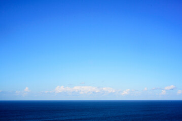 nubes sobre horizonte marino
