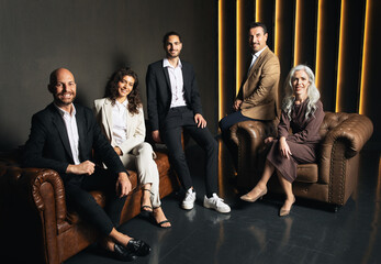 Aufkleber - A group of executives poses confidently in a stylish office space. They showcase their collaboration and leadership, reflecting a dynamic corporate culture focused on teamwork.