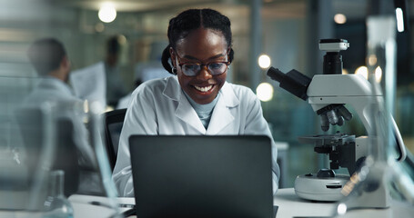Aufkleber - Black woman, writing notes and scientist with laptop to document test results, research and study. Female person, chemistry investigation and science app for analysis, check info and night for plan
