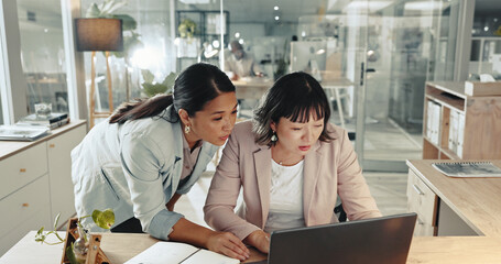 Aufkleber - Collaboration, laptop and review with business women at desk in office together for assistance. Computer, feedback and research with colleague people in workplace for conversation or discussion
