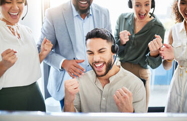 Aufkleber - Happy man, business people or celebration with fist in call center for reaching target, bonus or deadline. Group, computer and excited agent winning with record sales, deal or telemarketing victory
