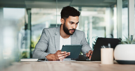 Aufkleber - Research, serious and man with laptop, office and investigative journalism for newsroom and online. Business, digital and person with info for story, reporter and professional for project and desk