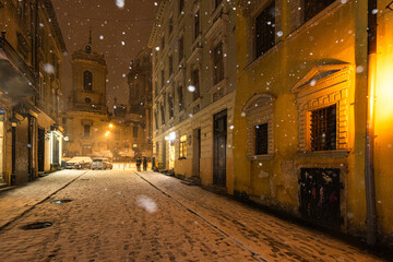 Wall Mural - Market square in Lviv  in winter at night