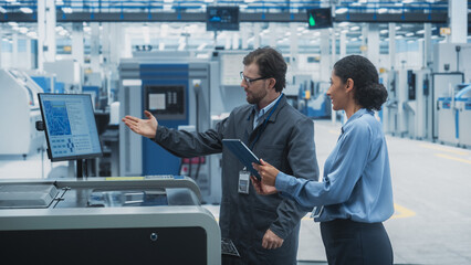 Fototapete - Caucasian Male Chief Engineer And Hispanic Female Supervisor Using Tablet And Talking At Electronics Factory. Man Using Soldering Jet Printer, Explaining Process Behind Production Of Microchip.