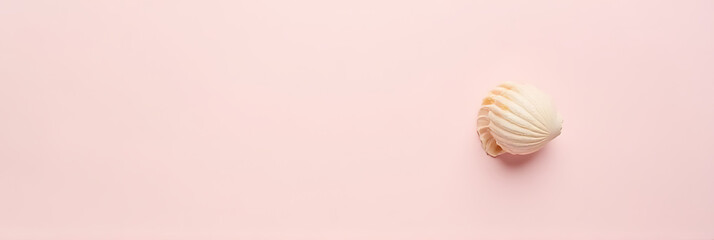 Poster - A seashell is placed on a pastel colored background in this flat lay design concept._00003_