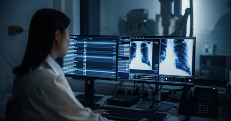 Aufkleber - Radiologist Analyzing Chest X-rays on Multiple Monitors in a Dark Room. Male Nurse Assisting with Advanced Medical Equipment Visible in Background. Asian Female Doctor Focuses on Detailed Scans