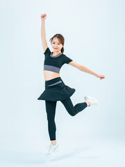 Poster - ジャンプ、飛躍、元気、バンザイ、女性、日本人、スポーツ、スタート、ゴール、挑戦、チャレンジ、目標、ダイエット、成功、合格、身軽、トレーニング、エクササイズ、フィットネス、ウェア、飛ぶ、躍動感、アクティブ、アクション、レベルアップ、ステップアップ、サクセス、成長、喜ぶ、嬉しい、ラッキー、インストラクター、笑顔、自由、飛び上がる、ダンス、運動、健康、ヘルスケア、体操、バレエ、優勝、広告、切り抜き、白バ