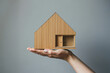 © keisuke - 平屋の住宅模型を持つ手, 木目, 木造, ナチュラル, 外観, オシャレ