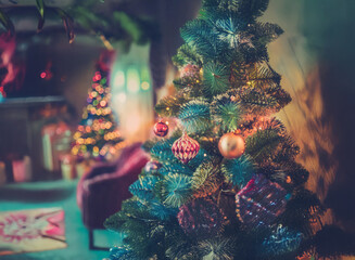 Aufkleber - A vibrantly decorated Christmas tree stands in a cozy living room, adorned with colorful ornaments and twinkling lights. Presents sit beneath, adding to the festive ambiance.  Warm, inviting holiday a