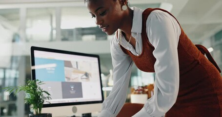Aufkleber - Office, computer and black woman with documents, screen and organizing of research, smile and graphs. Digital, data analyst and person with paperwork, charts and report for customer surveys and info